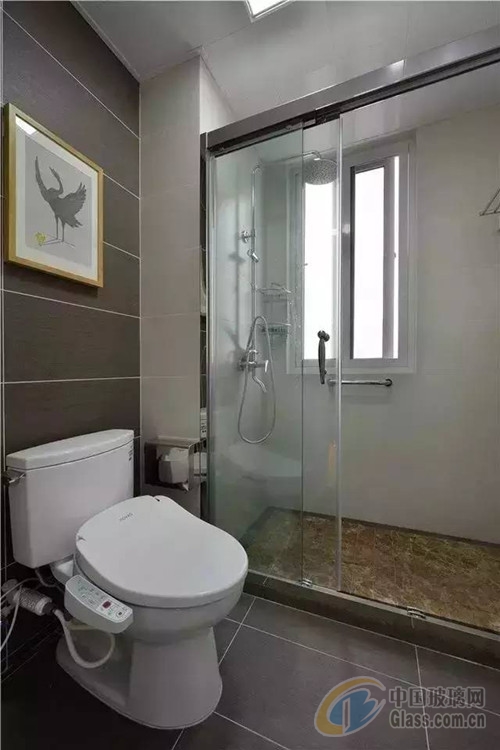 马桶背后放个挂画,卫生间也有了格调.