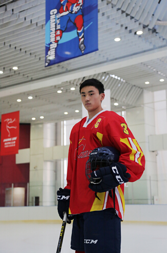 宋安东率中国U18少年冰球队筑梦冬奥--冠军溜