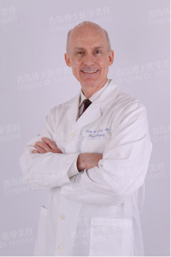 界顶级丰胸专家布莱恩教授正式入驻青岛博士整