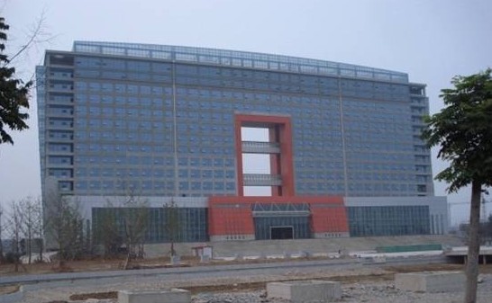 山东菏泽巨野县:斥2亿巨资打造豪华办公楼